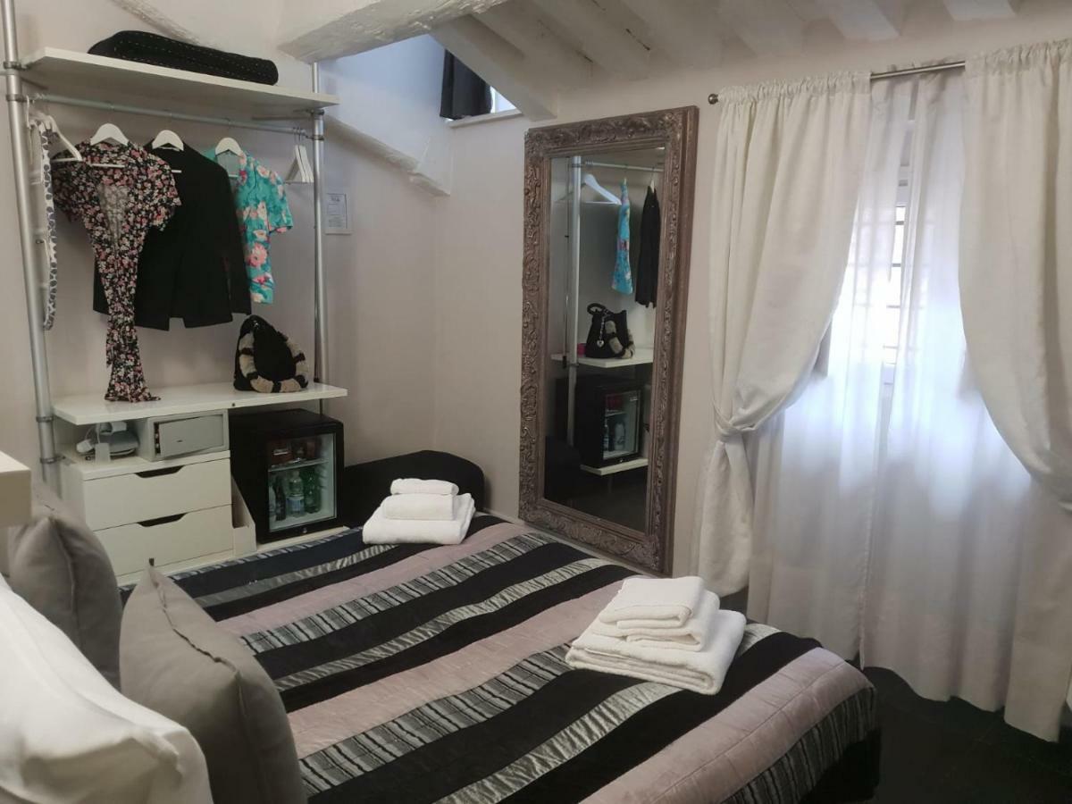 Отель Relais Casa Della Fornarina Рим Экстерьер фото